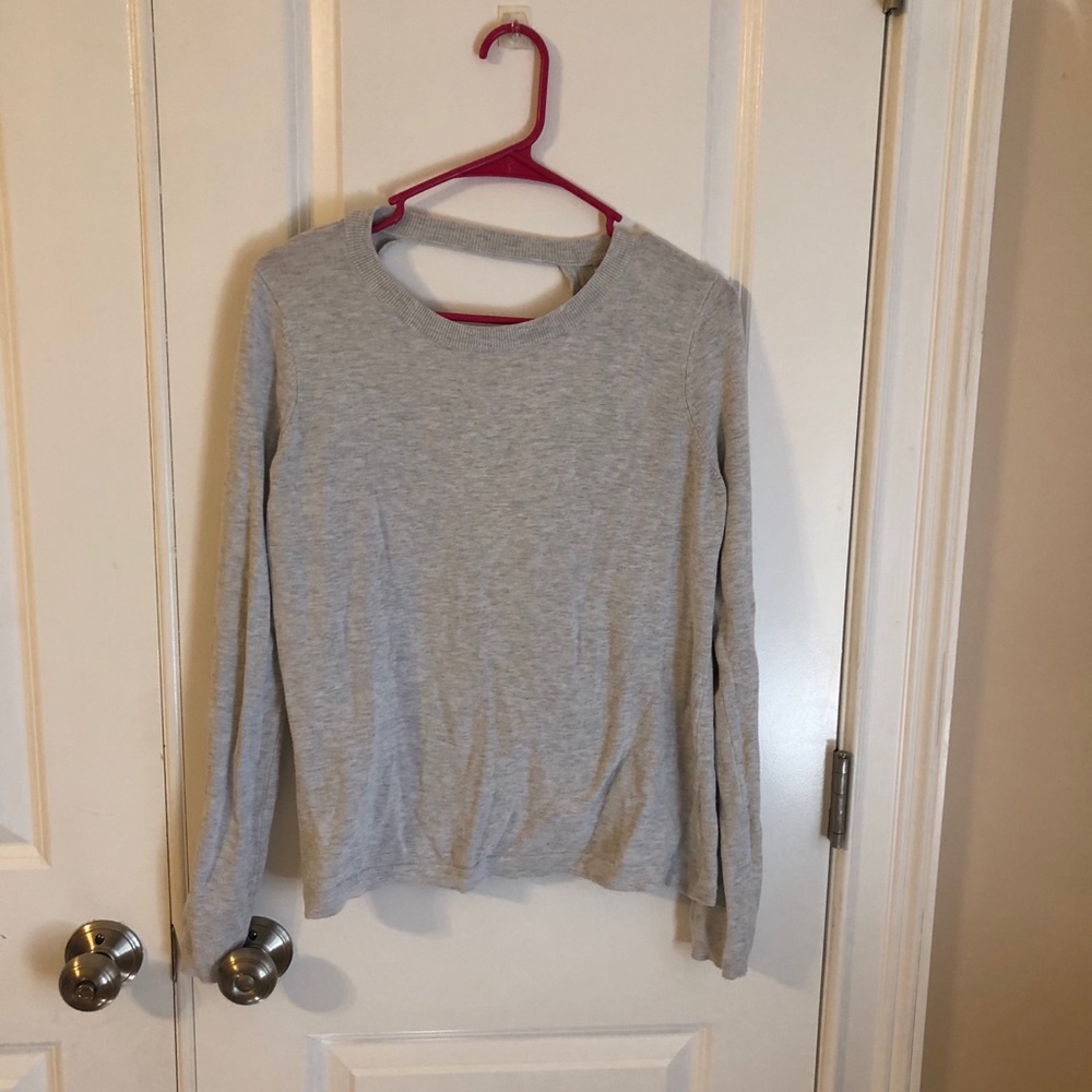 Fabletics open back grey shirt.
